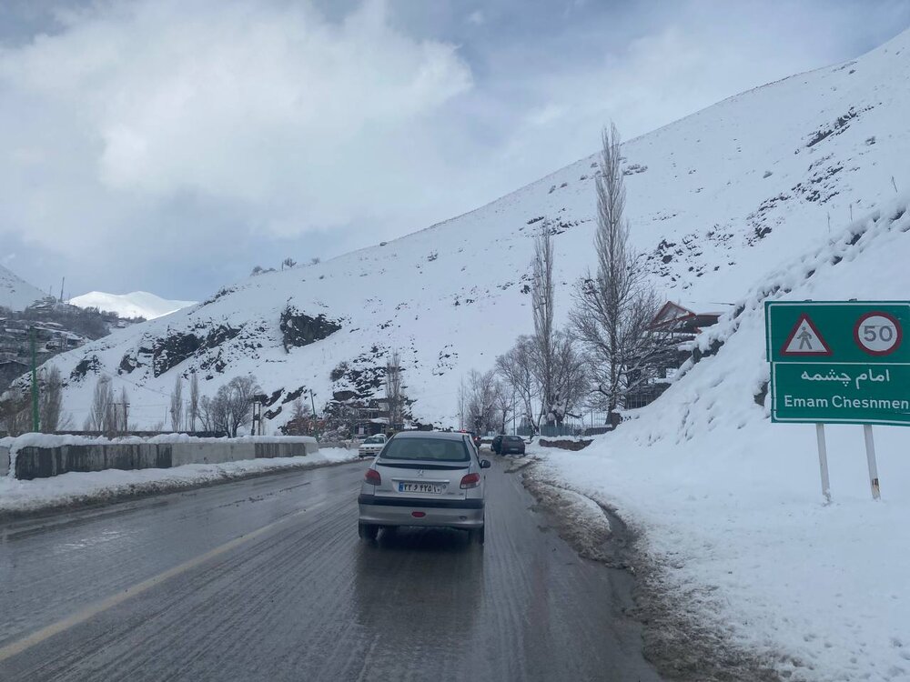 تردد در گردنه های چری و شاه منصوری تنها با زنجیر چرخ امکان پذیر است