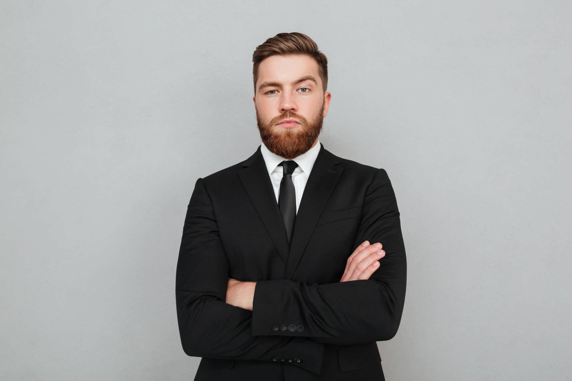 راهنمای کت و شلوار رسمی بدون یقه ترند یا مد قدیمی؟