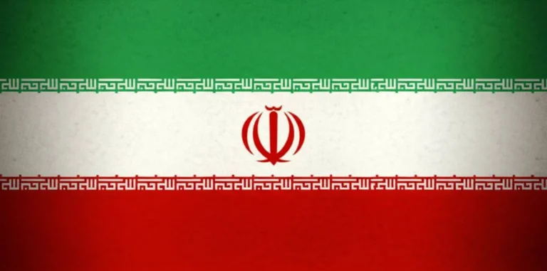 خلاصه کتاب تاریخ پرچم ایران | درفش باستان تا امروز