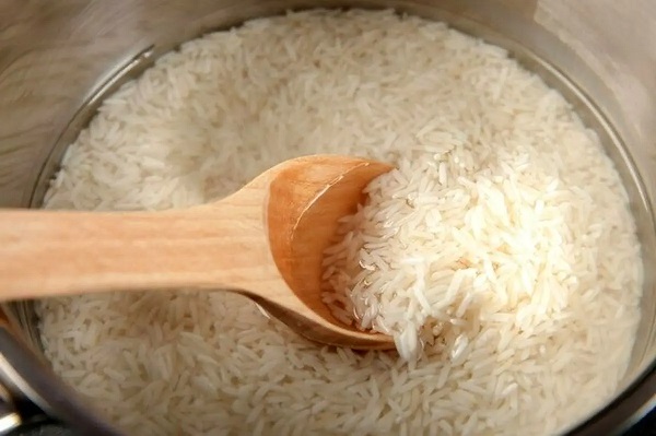  گرفتن برنج خیس شده