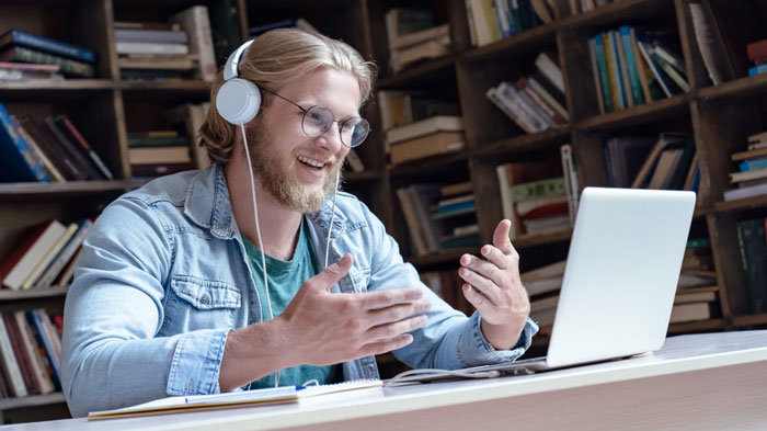 آموزش | زبان نقش تماشای فیلم در تقویت مهارت Speaking