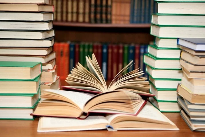 بهترین کتابهای خارجی برای افزایش دانش و سرگرمی